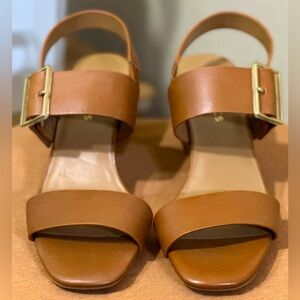 Brand new Aerosoles size 9.5 heel with strap.